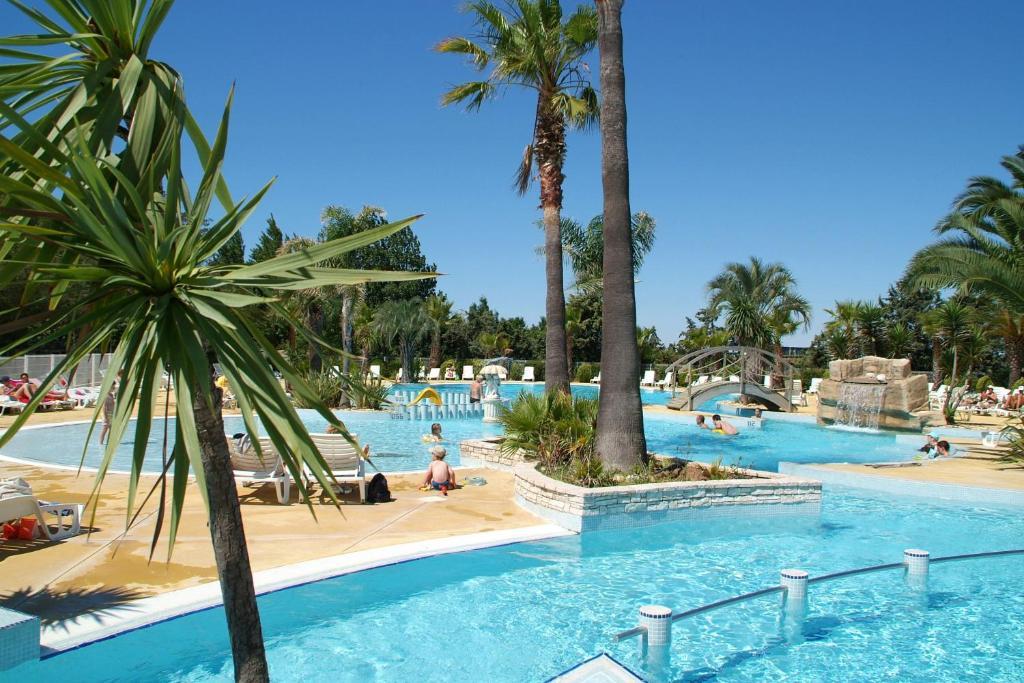 Camping Resort Les Champs Blancs アグド エクステリア 写真