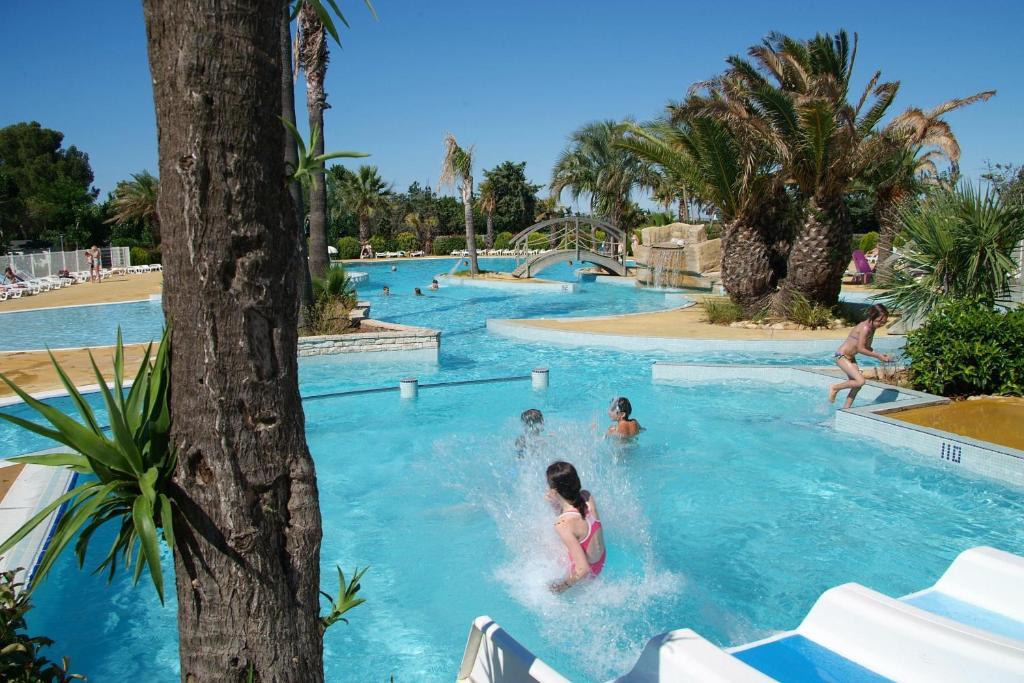 Camping Resort Les Champs Blancs アグド エクステリア 写真